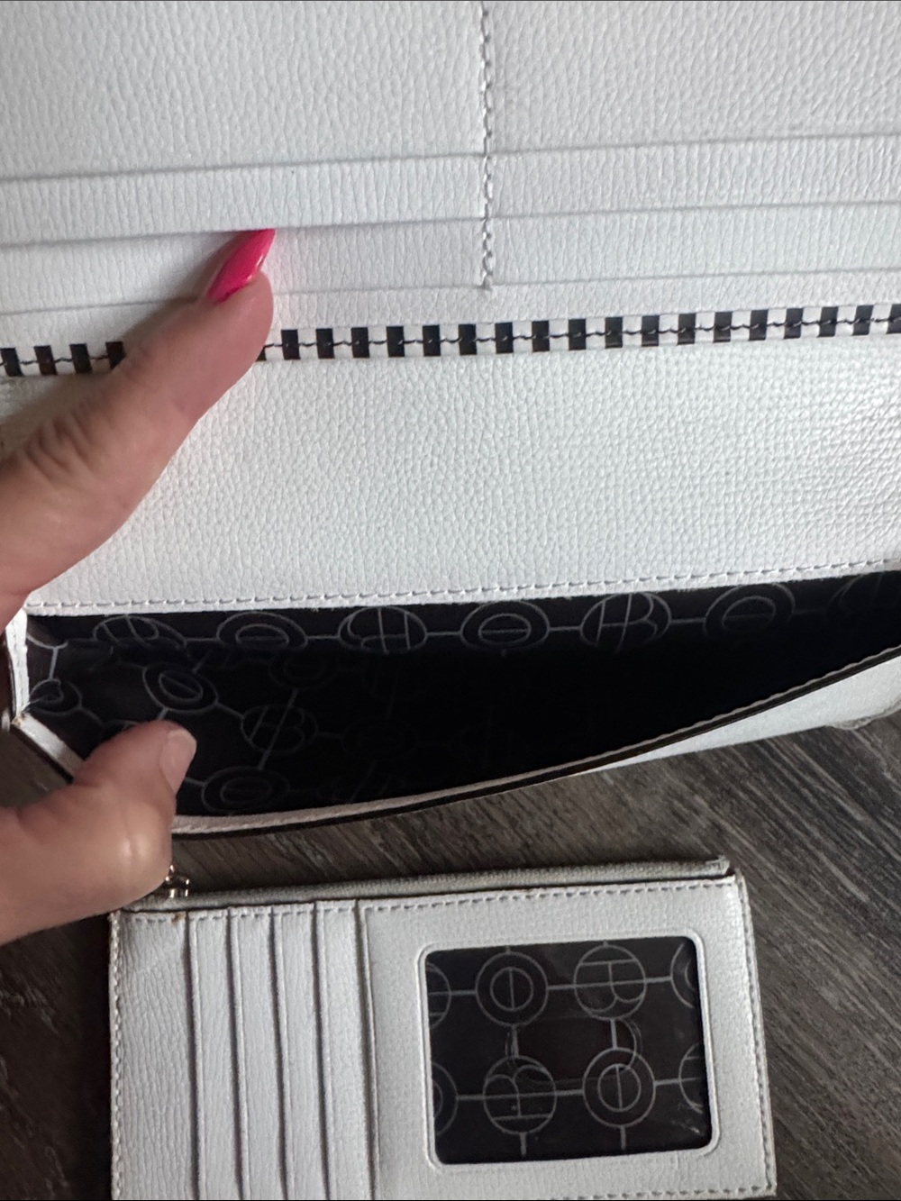 henri bendel White Leather Continental Wallet with Gold Hardware - Picture 4 of 7